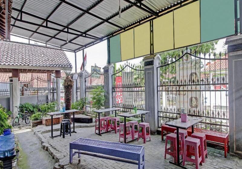 호텔 Oyo 90543 Annur Guest House Syariah