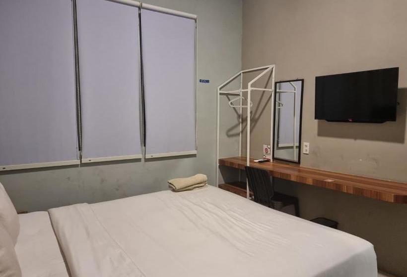 בית מלון כפרי Oyo 90559 Gamacity Residence