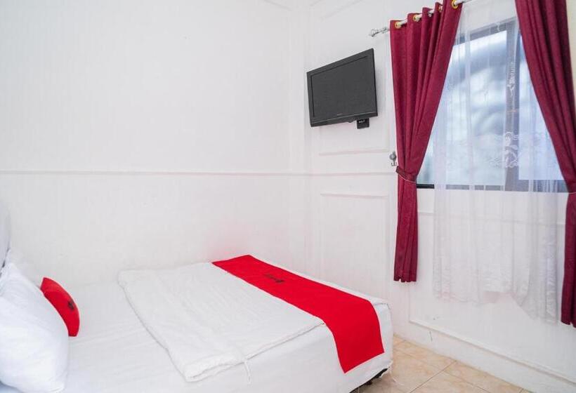 בית מלון כפרי Reddoorz Syariah At Aura Homestay