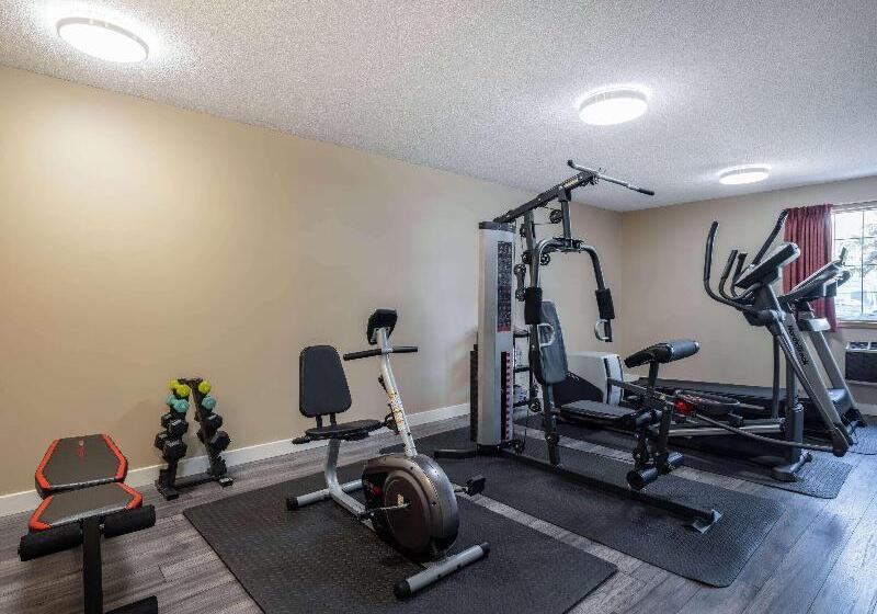 בית מלון כפרי Travelodge By Wyndham Lacombe