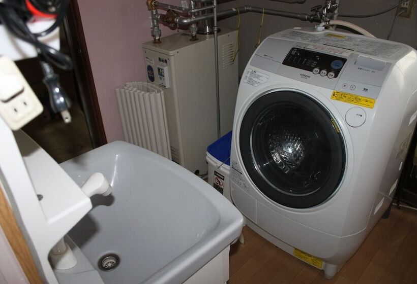 پانسیون First Track Inn