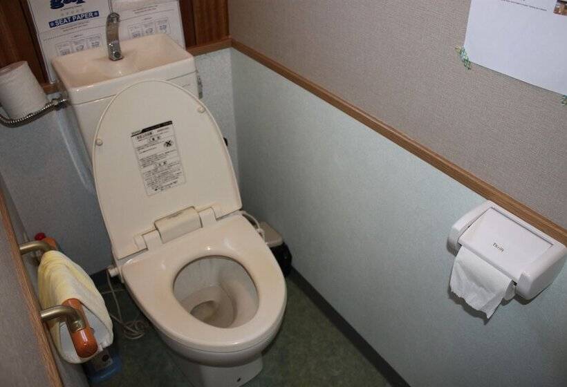 پانسیون First Track Inn