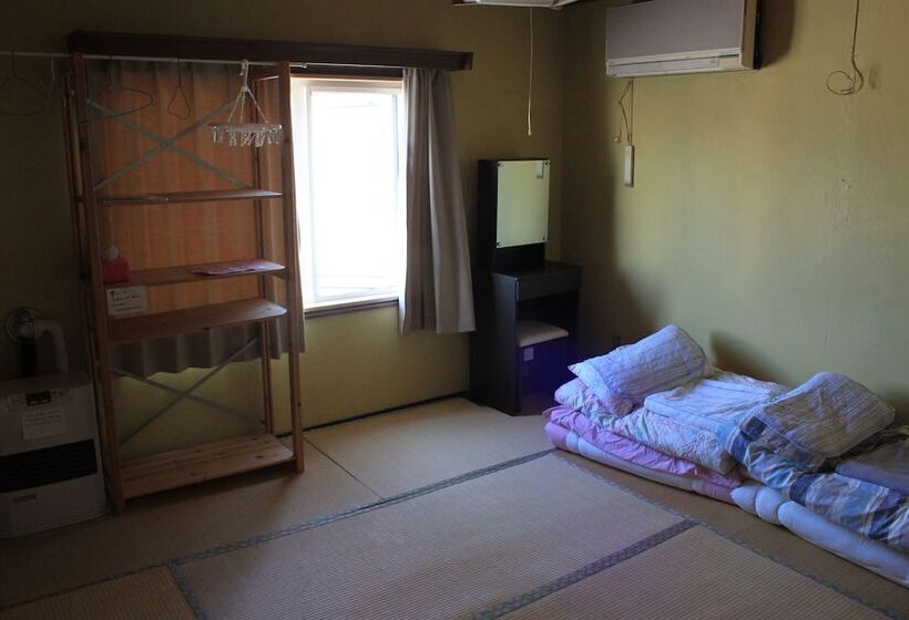 پانسیون First Track Inn