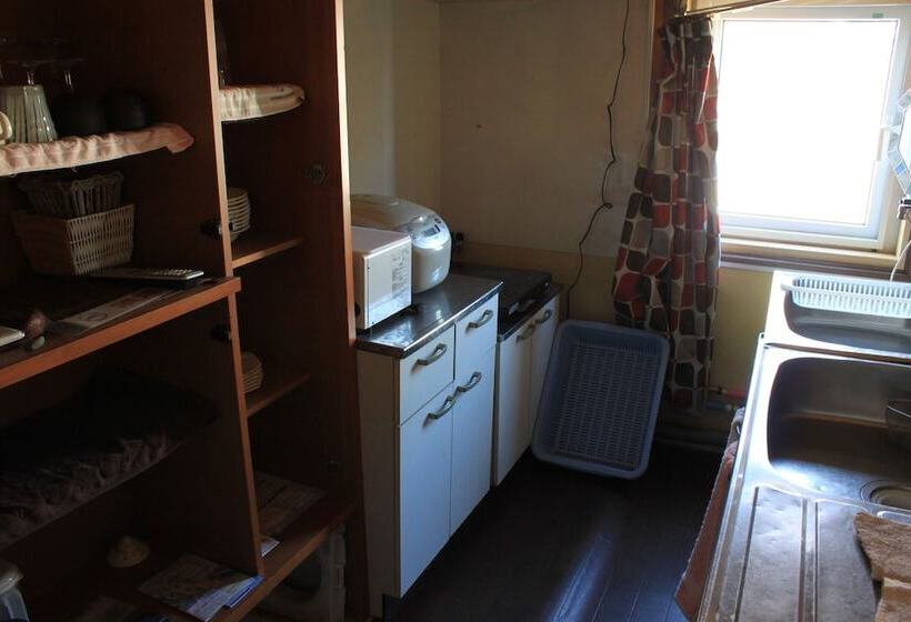 پانسیون First Track Inn