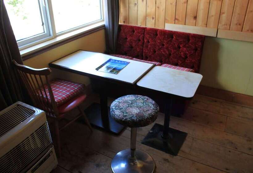 بنسيون First Track Inn