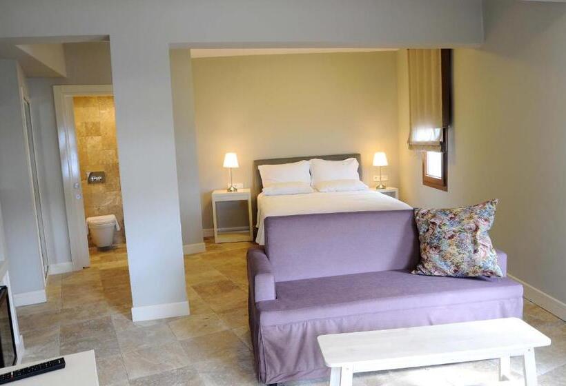 פנסיון Teos Lodge