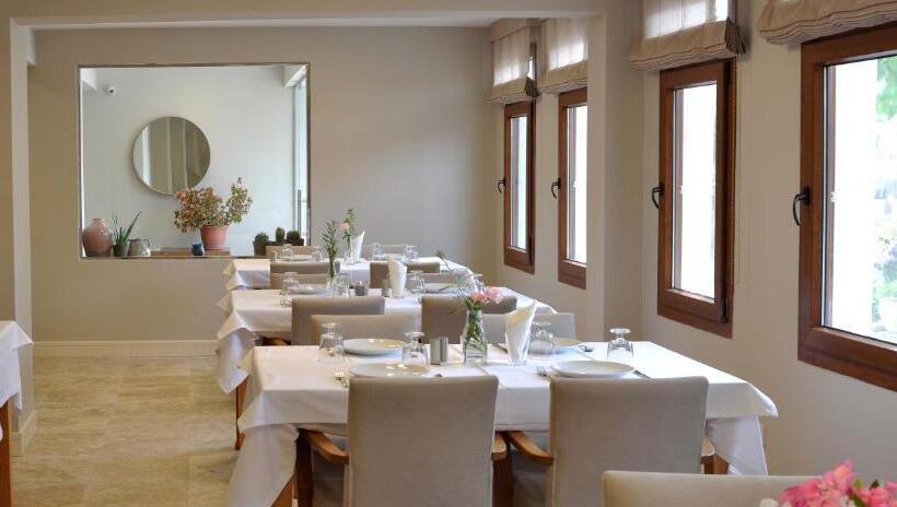 פנסיון Teos Lodge