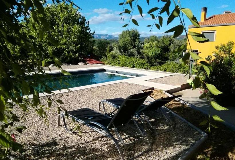 مبيت وإفطار Casa Cholavila