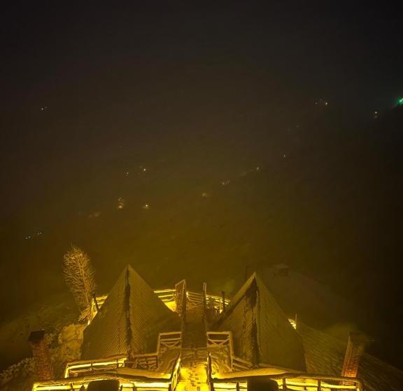 צימר Li̇vora Dağ Evleri̇