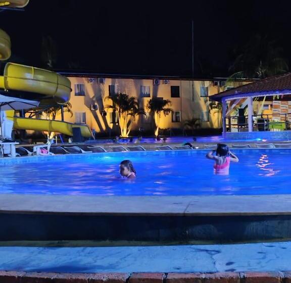 בית מלון כפרי Jl Temporadas Quarto Portobello Park