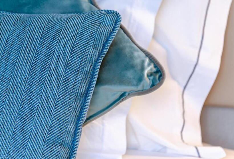 هتل Omid Saldanha