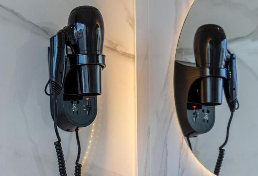 هتل Omid Saldanha