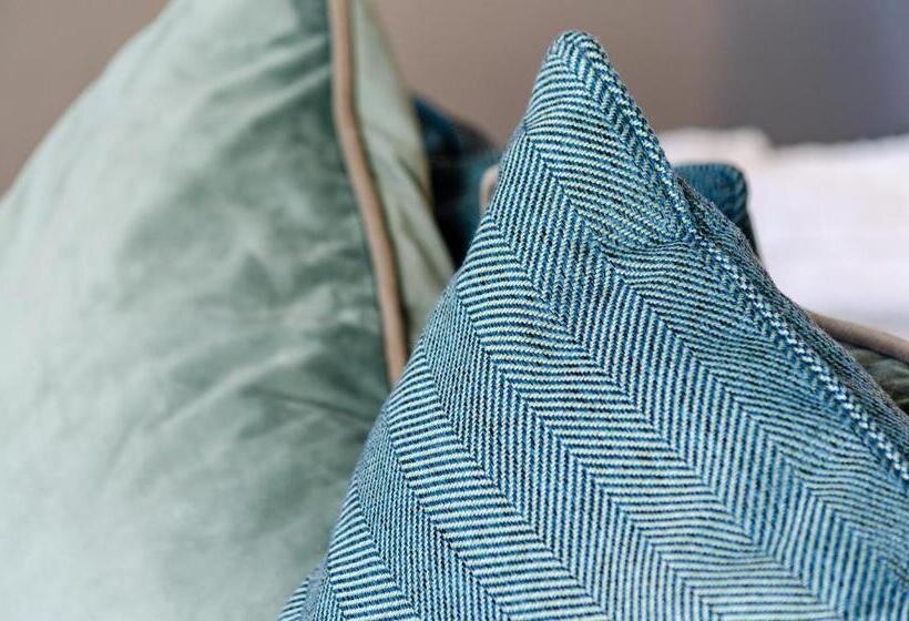 هتل Omid Saldanha