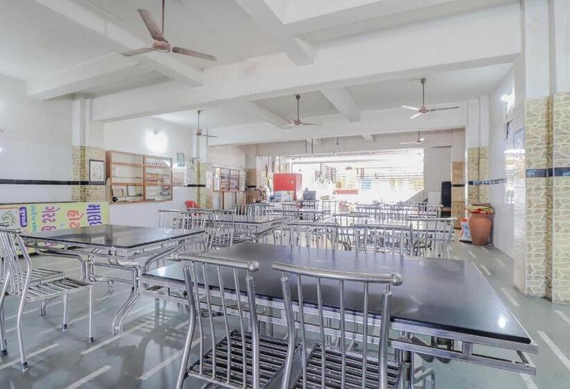 בית מלון כפרי Oyo 80936  Maldhari