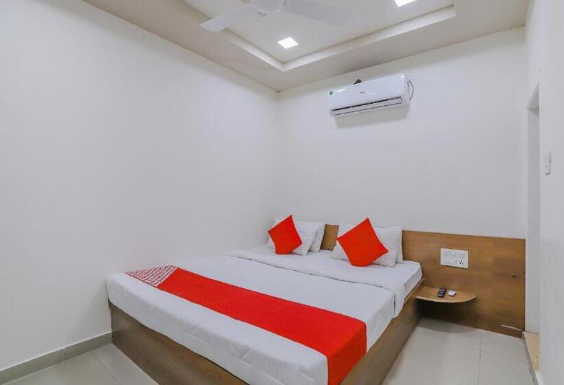 בית מלון כפרי Oyo 80936  Maldhari