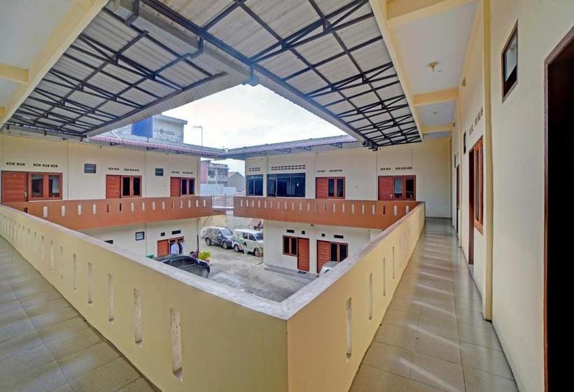 ホテル Oyo 90503 Madina Residence