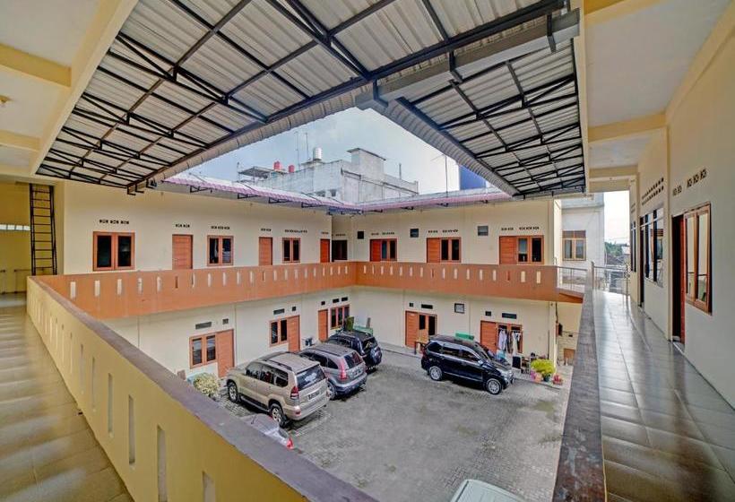 ホテル Oyo 90503 Madina Residence