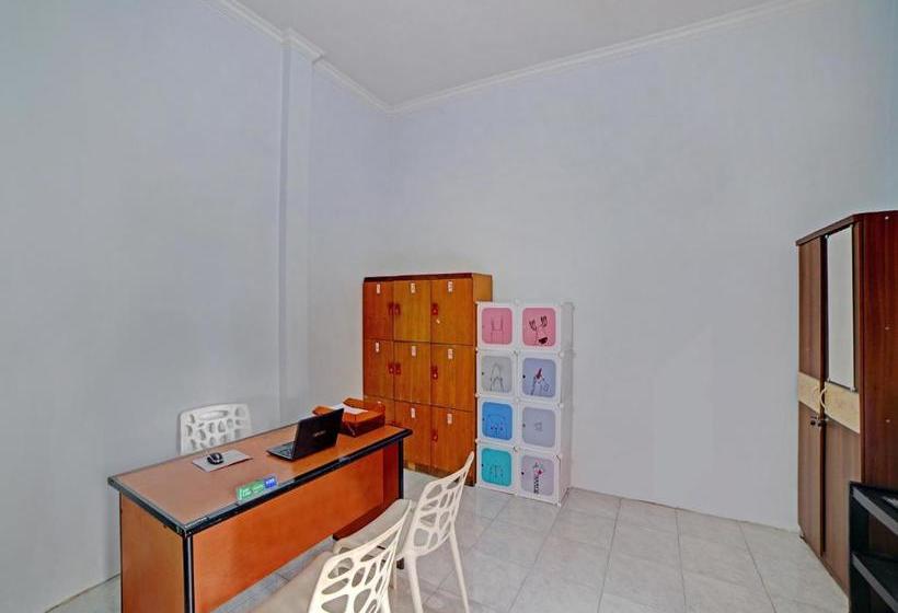 ホテル Oyo 90503 Madina Residence