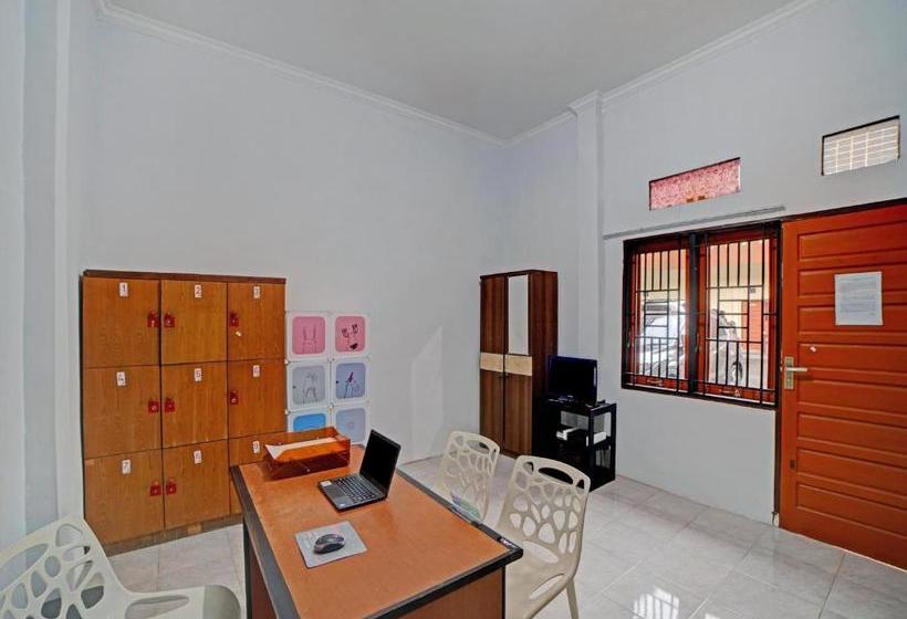 ホテル Oyo 90503 Madina Residence