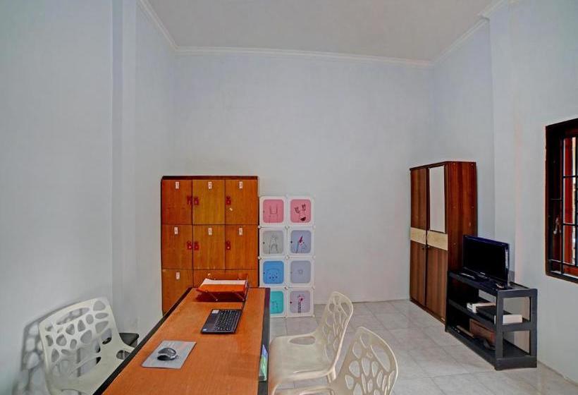 ホテル Oyo 90503 Madina Residence