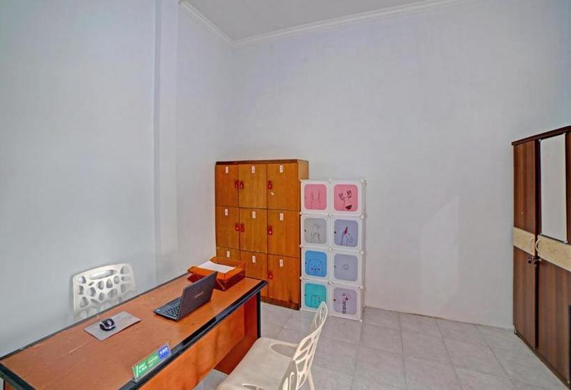 ホテル Oyo 90503 Madina Residence