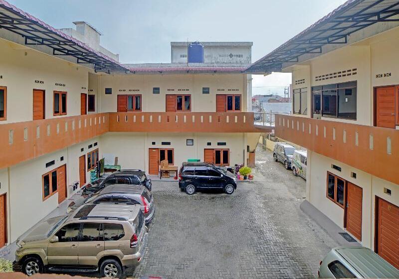 ホテル Oyo 90503 Madina Residence