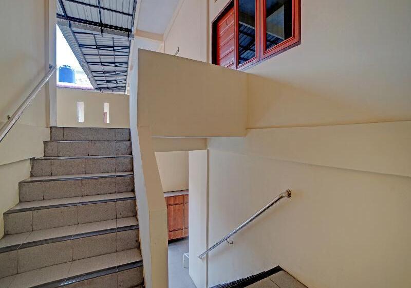 ホテル Oyo 90503 Madina Residence