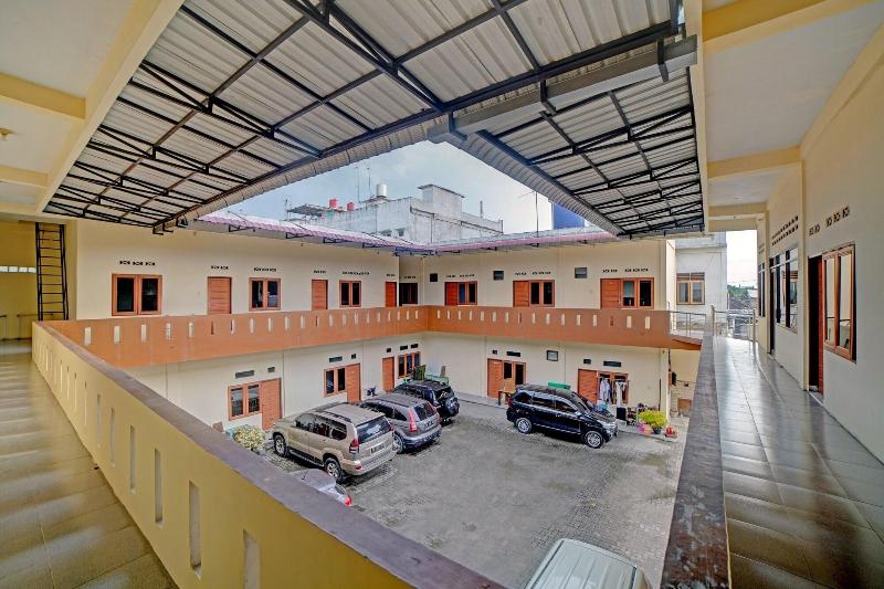 ホテル Oyo 90503 Madina Residence