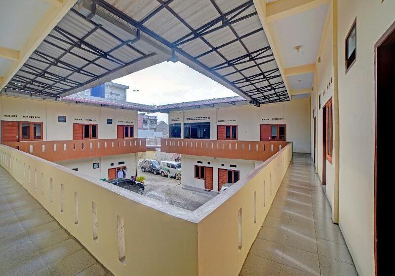 ホテル Oyo 90503 Madina Residence