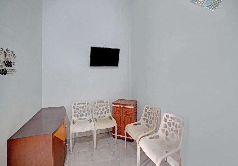 ホテル Oyo 90503 Madina Residence