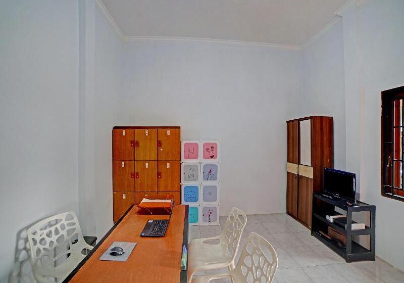 ホテル Oyo 90503 Madina Residence