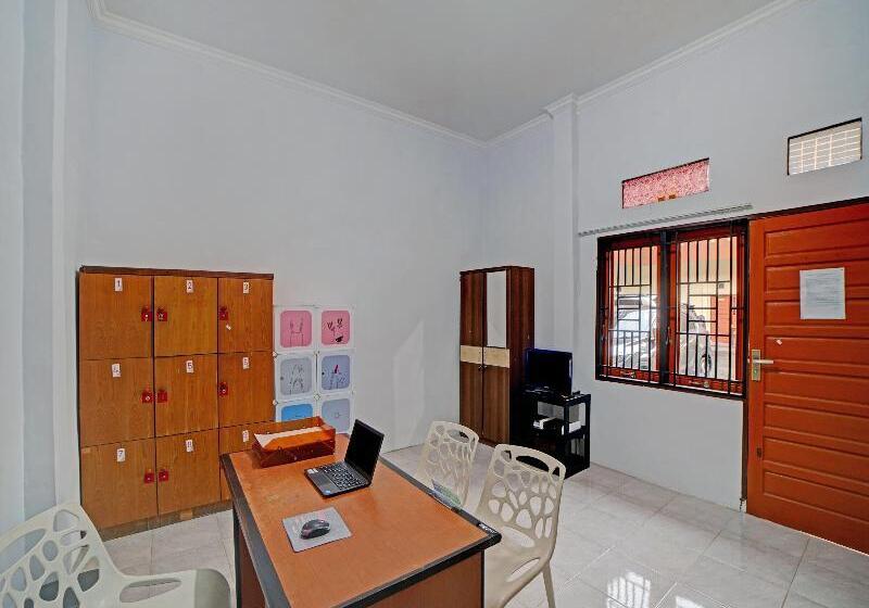 ホテル Oyo 90503 Madina Residence