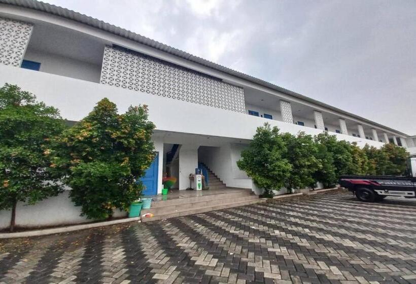 هتل Oyo 90510 Sand S Residence