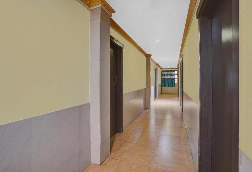 酒店 Spot On 81122 Alfa Lodge