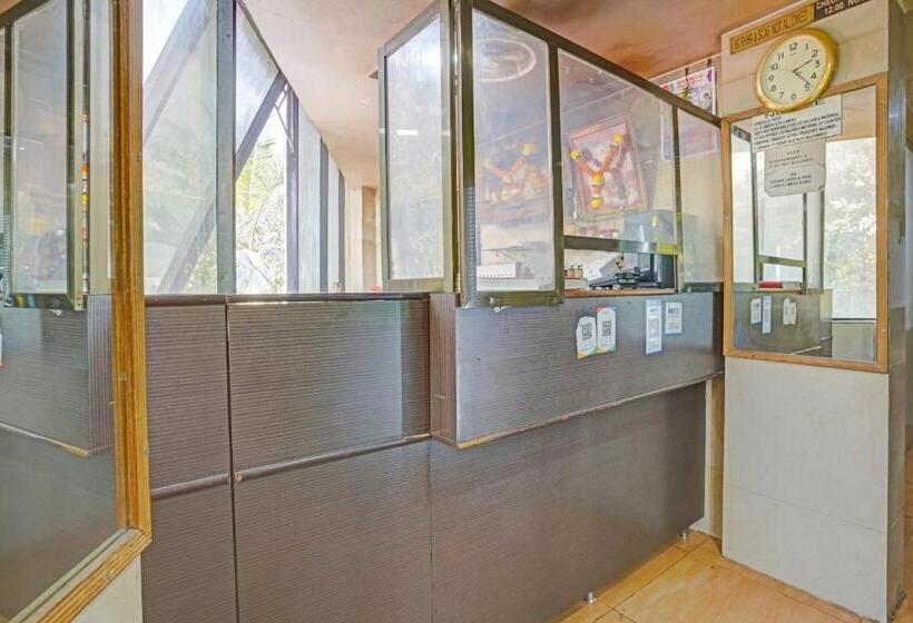 酒店 Spot On 81122 Alfa Lodge