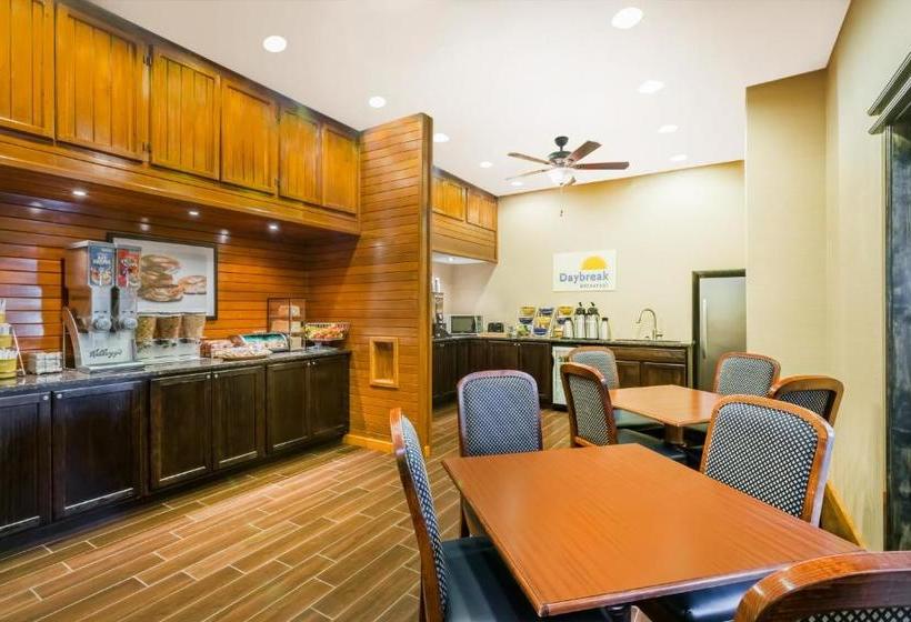 Отель The Inn At Plantation