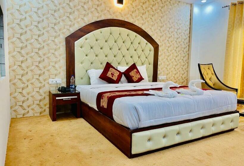 בית מלון כפרי Radiance Regency   Scenic Mountain View Rooms With Balcony