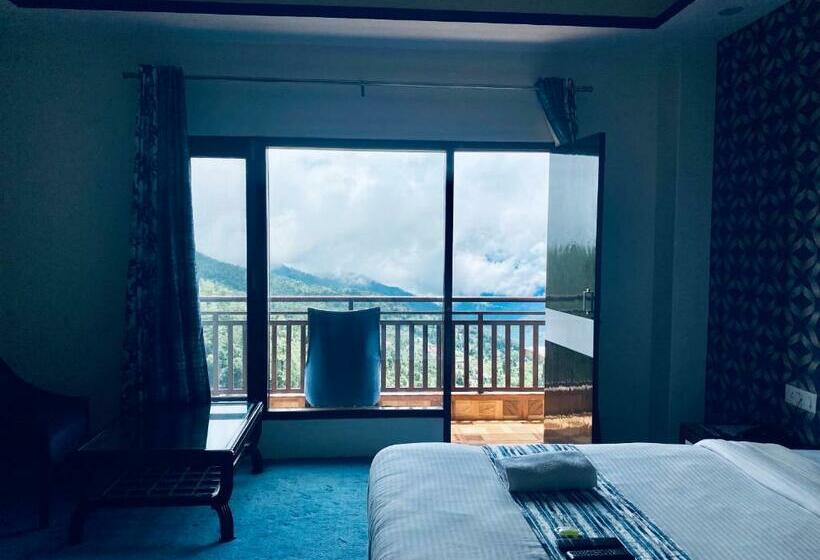 בית מלון כפרי Radiance Regency   Scenic Mountain View Rooms With Balcony