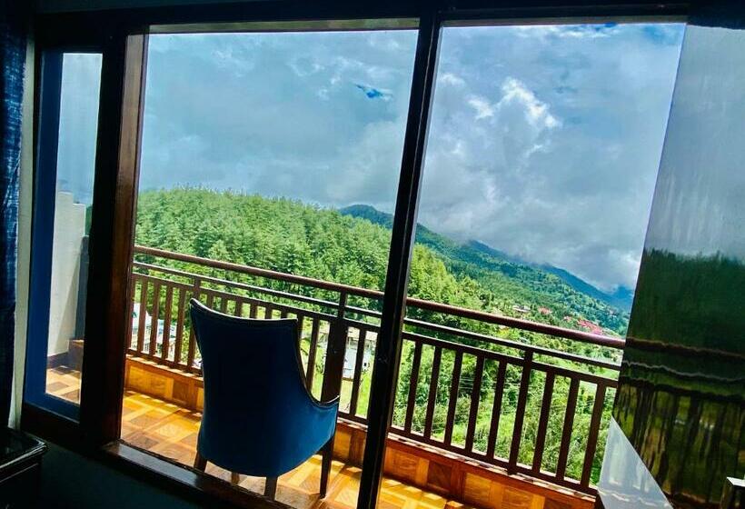 בית מלון כפרי Radiance Regency   Scenic Mountain View Rooms With Balcony