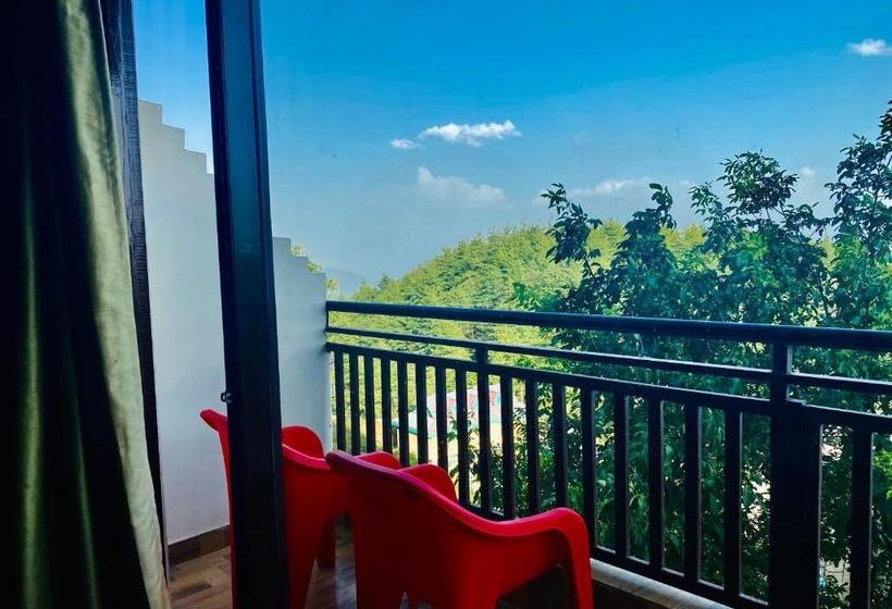 בית מלון כפרי Radiance Regency   Scenic Mountain View Rooms With Balcony