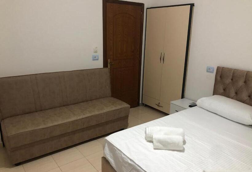 ペンション Elton Tafa Guesthouse