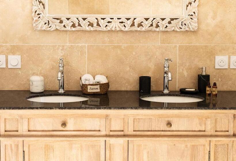 膳宿费 La Fugue Chambres D  Hôtes De Charme , Demeure Historique,piscine,jardin Proche Uzes Nimes Ales