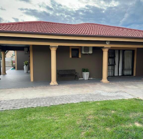 膳宿费 The Bridge Guest House