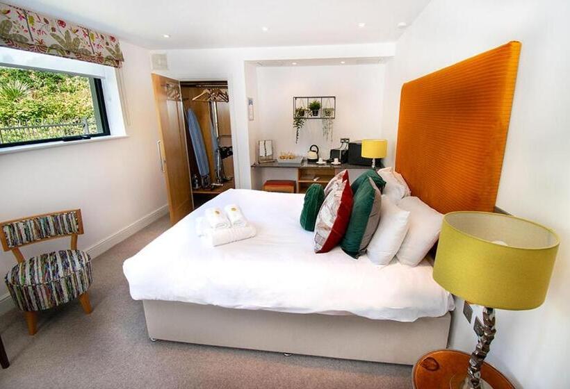 Общежитие Beachcliff Rooms & Apartments