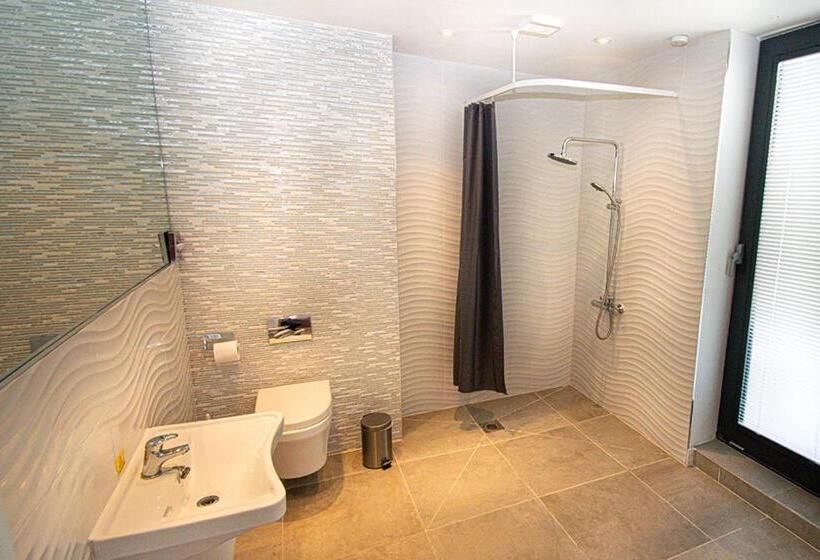 Общежитие Beachcliff Rooms & Apartments