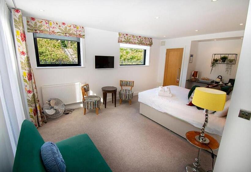 Общежитие Beachcliff Rooms & Apartments