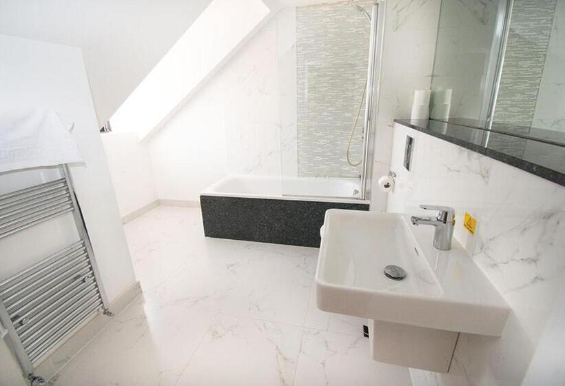 Общежитие Beachcliff Rooms & Apartments