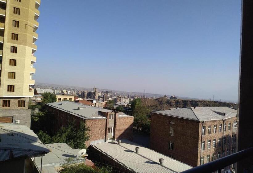 호스텔 Panorama Hotel On Baghramyan Avenue