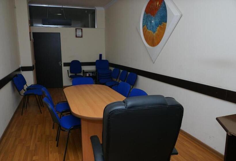 호스텔 Panorama Hotel On Baghramyan Avenue