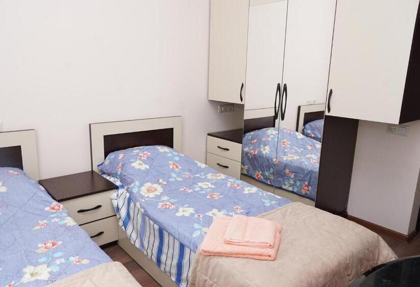 호스텔 Panorama Hotel On Baghramyan Avenue